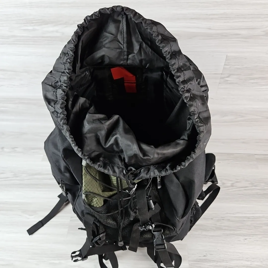 Teton Scout main compartment open from the top with the drawstring collar loosened