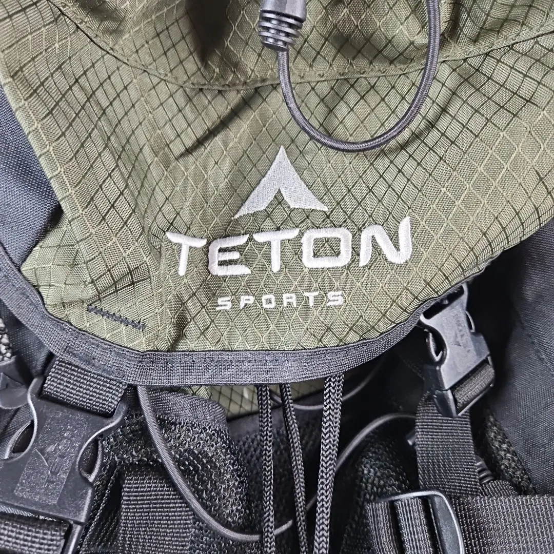 Olive lid of the Teton Scout with the Teton Sports logo
